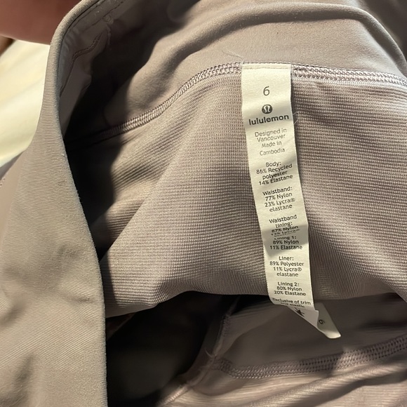 lulu lemon shorts - Picture 3 of 3